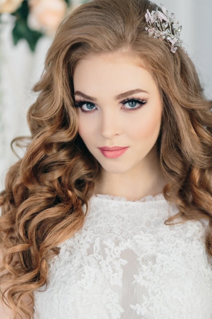 Причёски на выпускной на длинные волосы распущенные