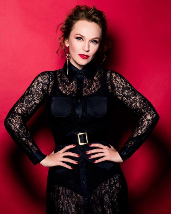 Альбина Джанабаева в платье