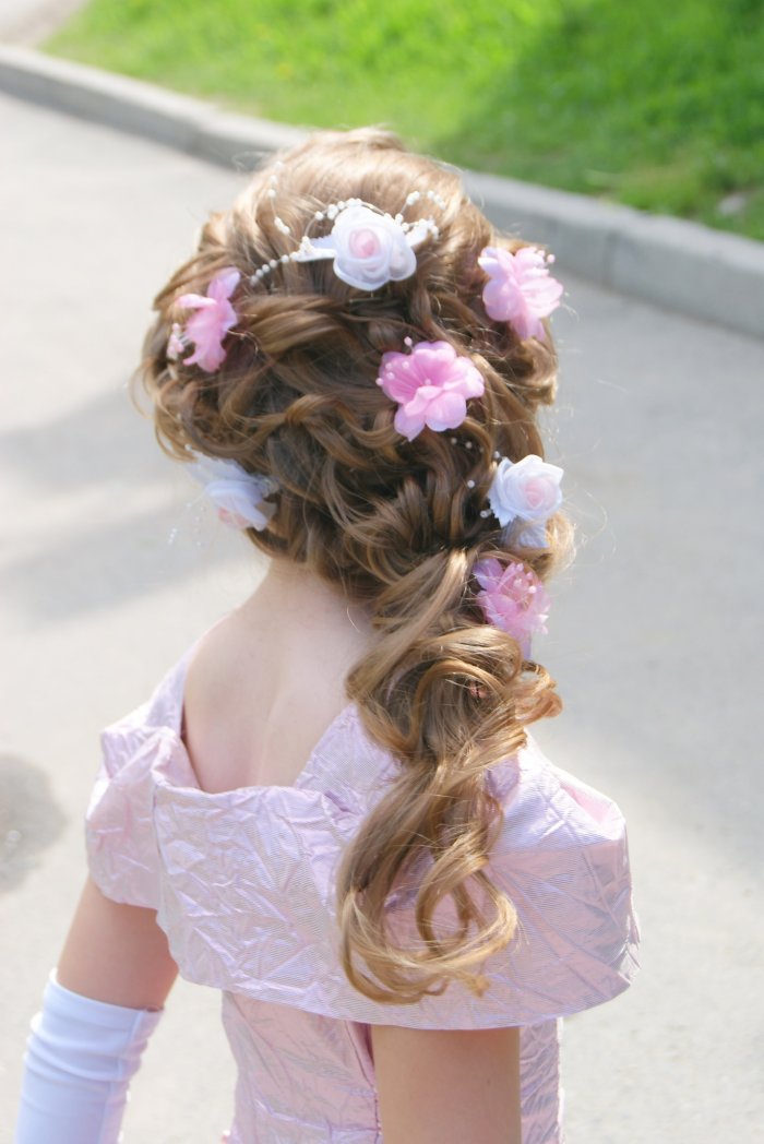 Причёски для девочек на выпускной в детском