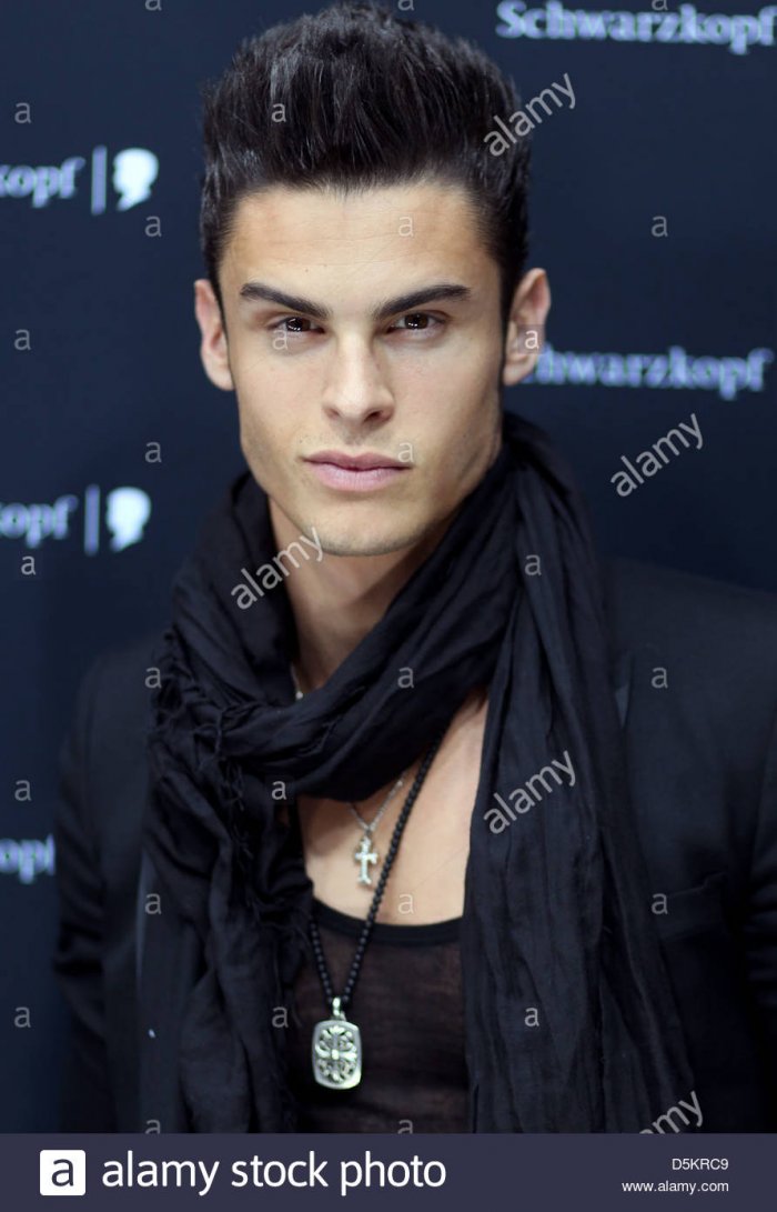 Батист Джиабикони на каблуках