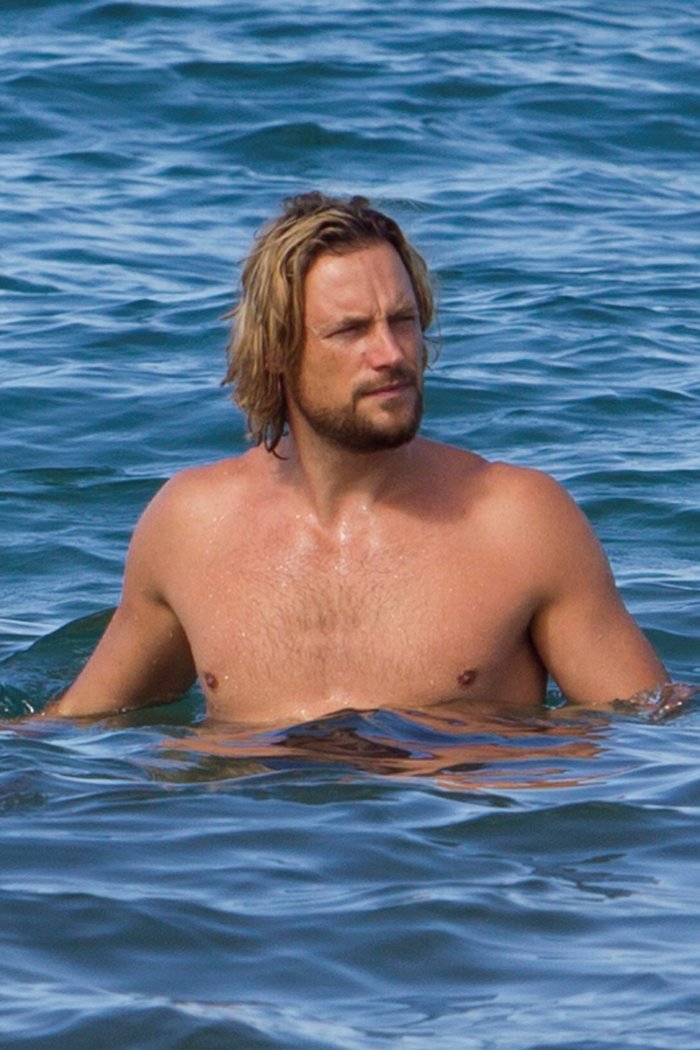 Габриэль Обри прическа