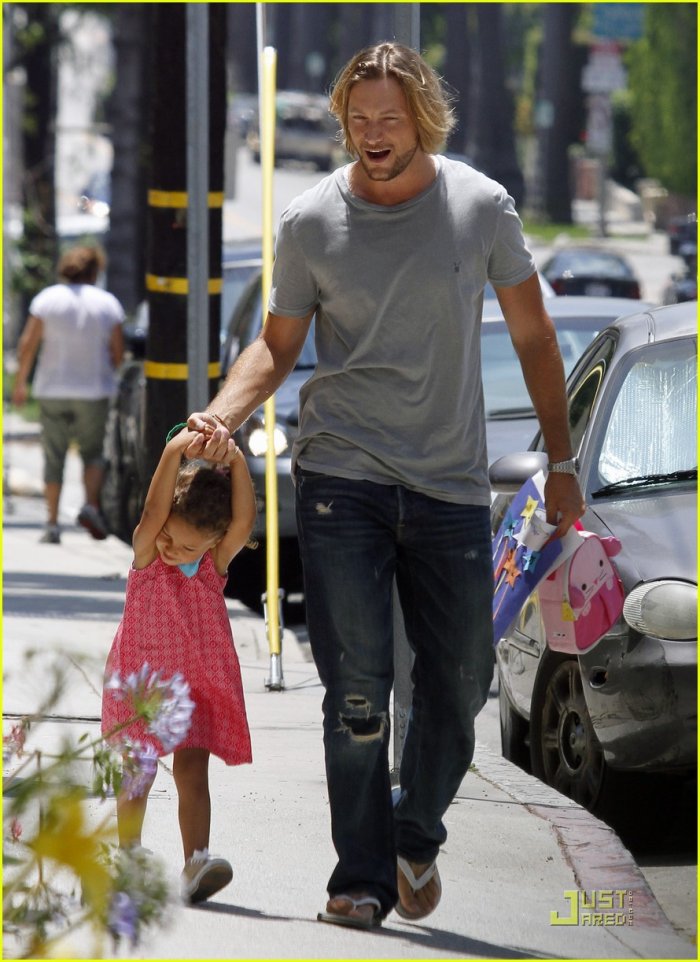 Фотомоделью Гэбриелом Обри