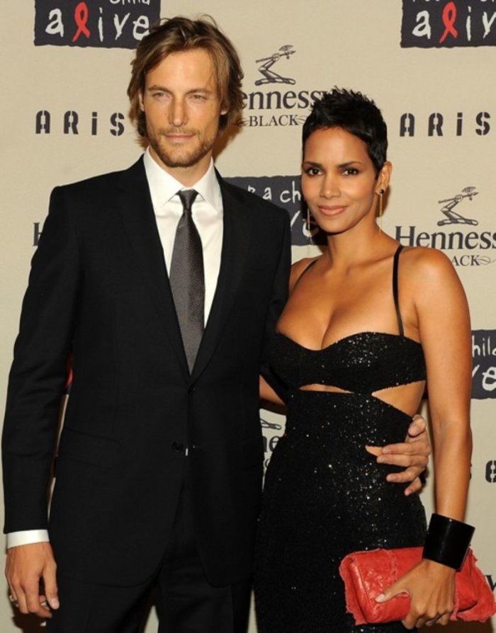 Габриэль Обри с женой