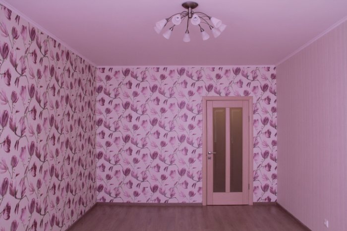 Варианты оклейки стен обоями двух видов