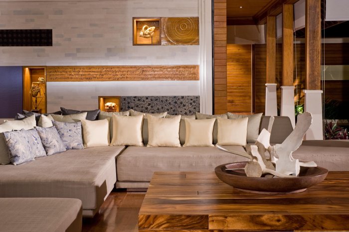 Небольшая гостиная в балийском стиле