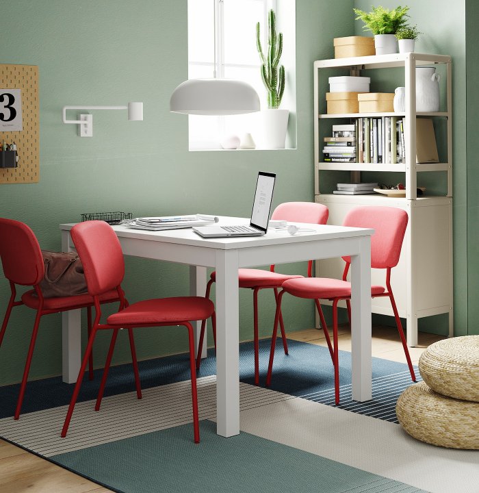 Красные стулья в интерьере