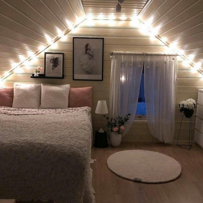 Интерьер мансарды на даче