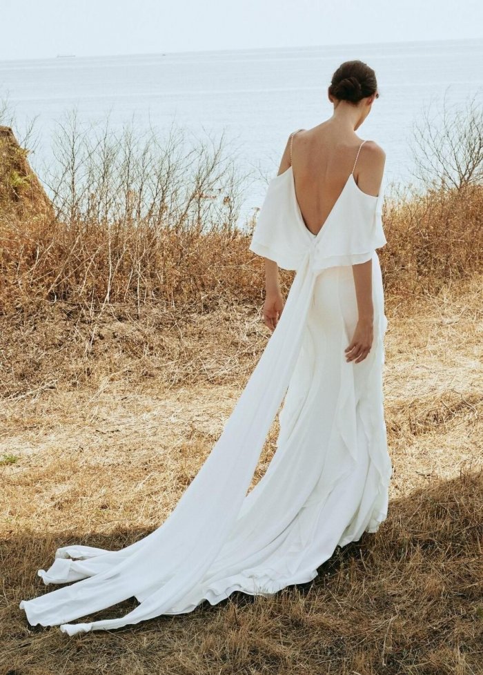 Струящееся свадебное платье