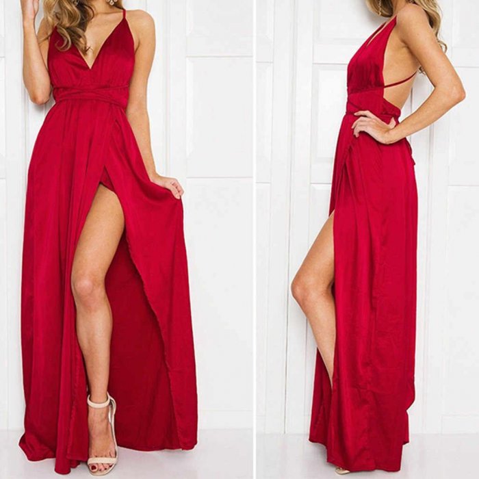 Длинное платье с вырезом