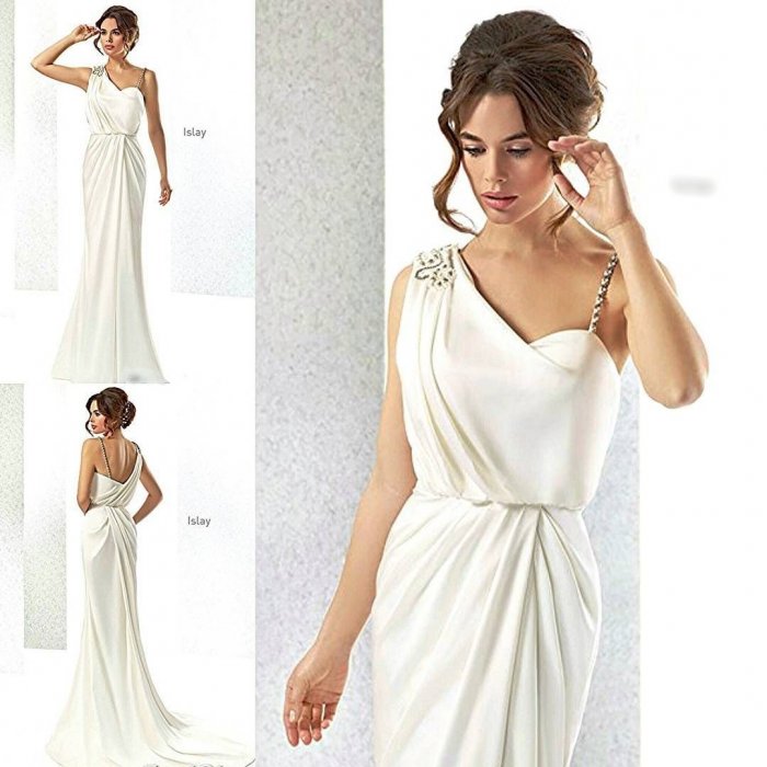 Девушка в греческой тунике