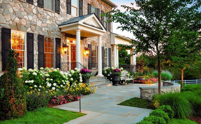 Входная зона перед домом