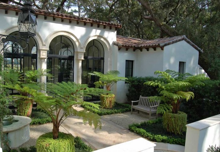 Дом с внутренним двориком в испанском стиле проект