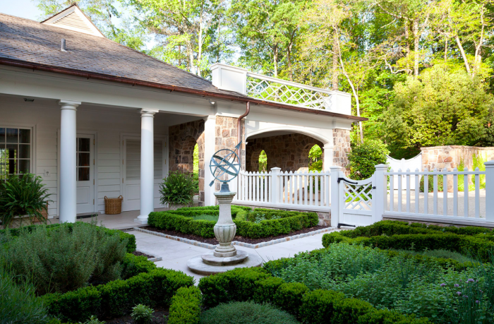 Двор с колоннами