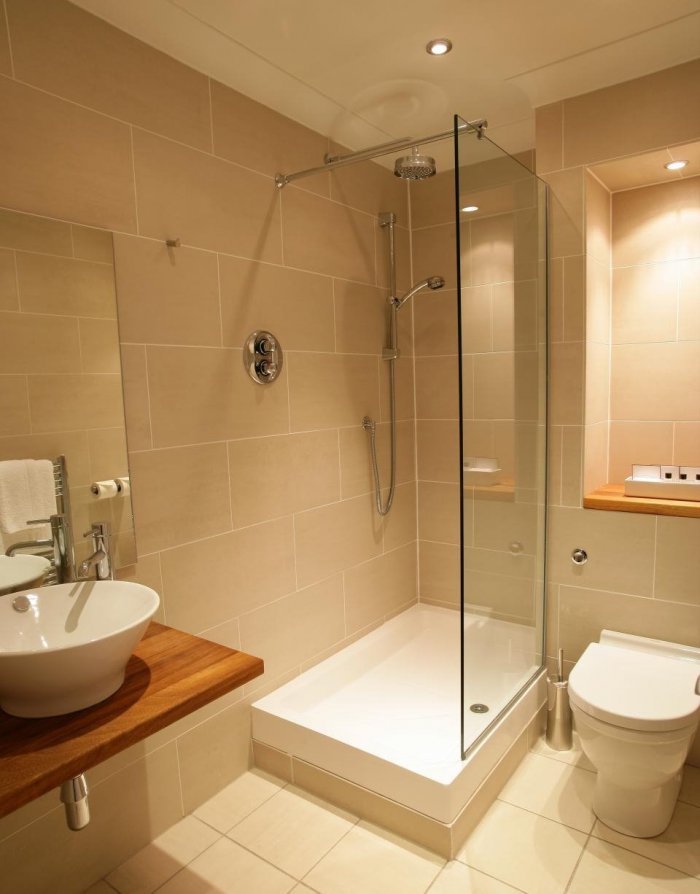 Ванные комнаты с душевыми кабинами