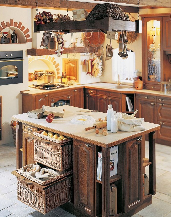 Красивая кухня в деревенском стиле