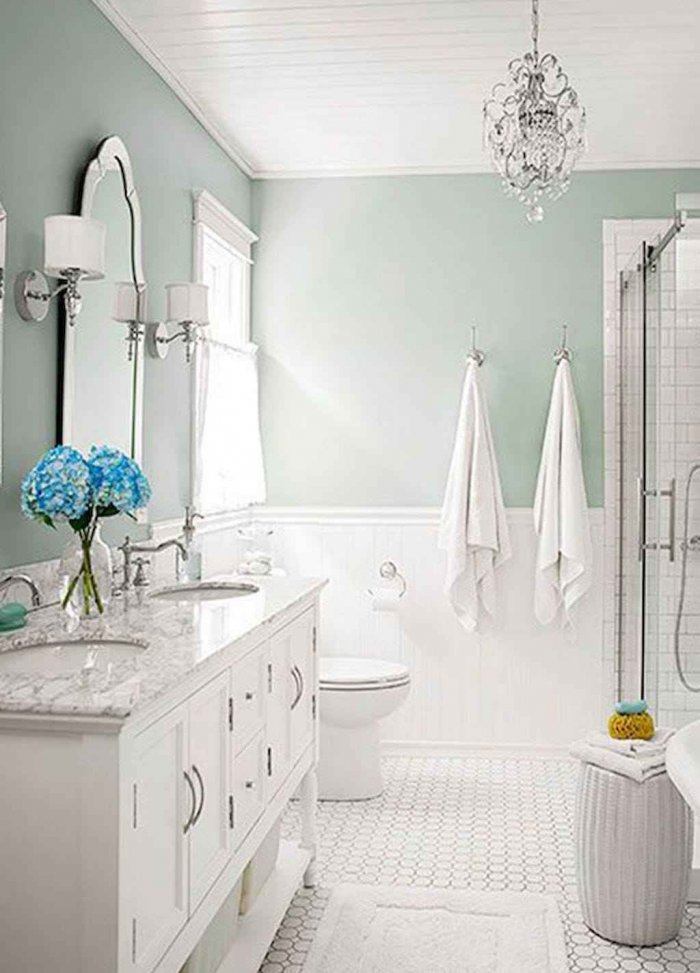 Интерьер ванной комнаты в белом цвете