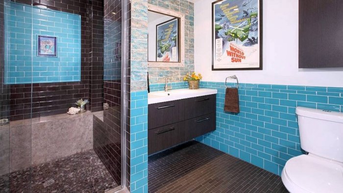 Бирюзово коричневая ванная
