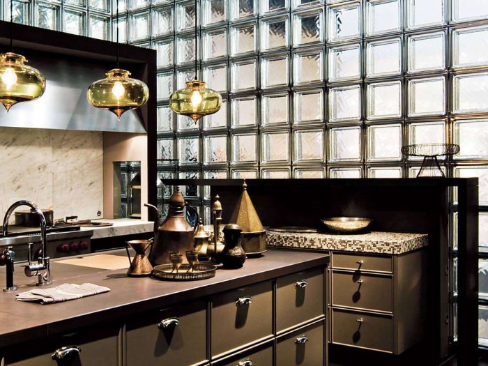 Стеклоблоки в интерьере лофт