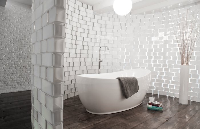 Кирпич из стекла в ванную