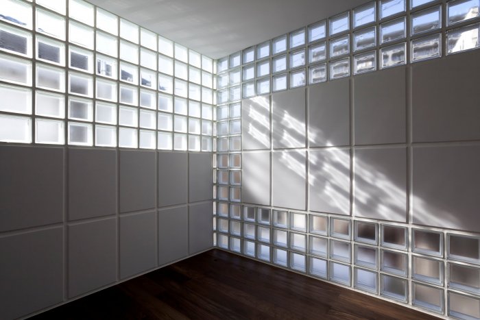 Стеклянный кирпич фасадный