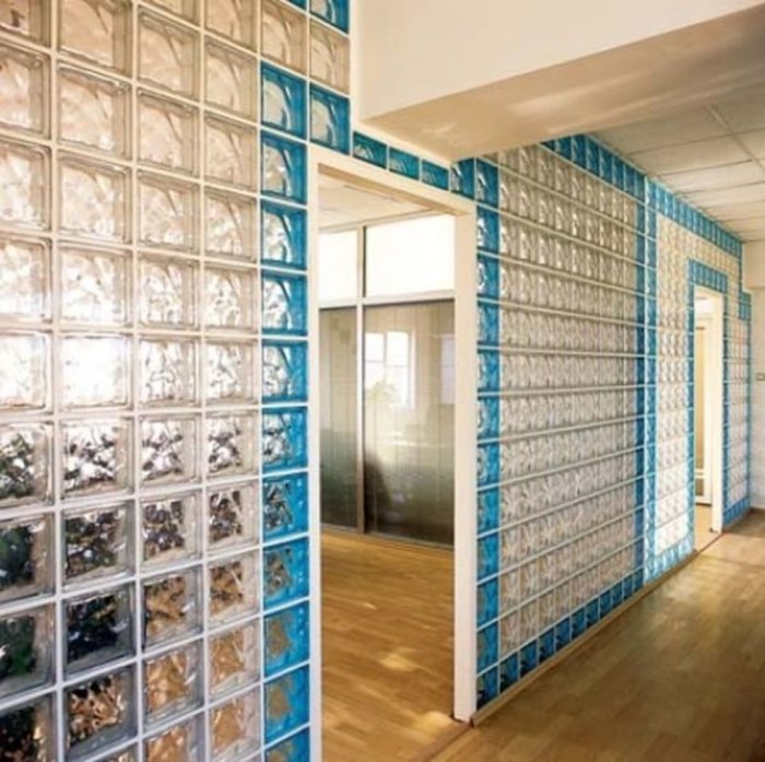 Перегородка из стеклянных кирпичей