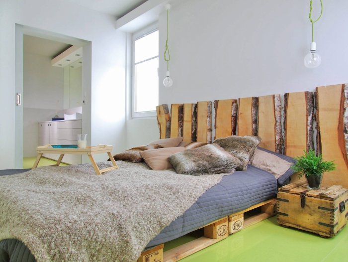 Эко стиль интерьера спальни дерево