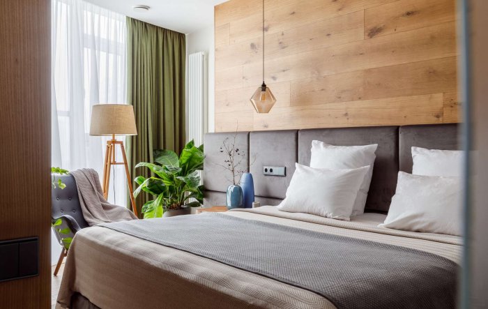 Спальня с натуральными материалами