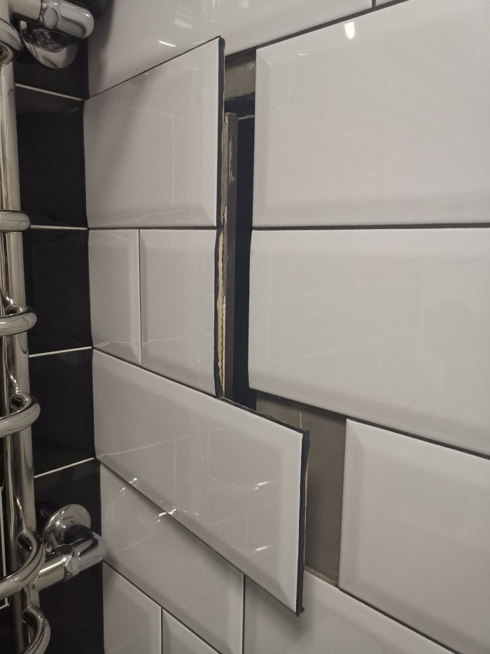 Санузел в белой плитке