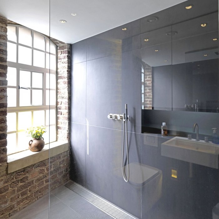 Ванная в стиле лофт с душевой