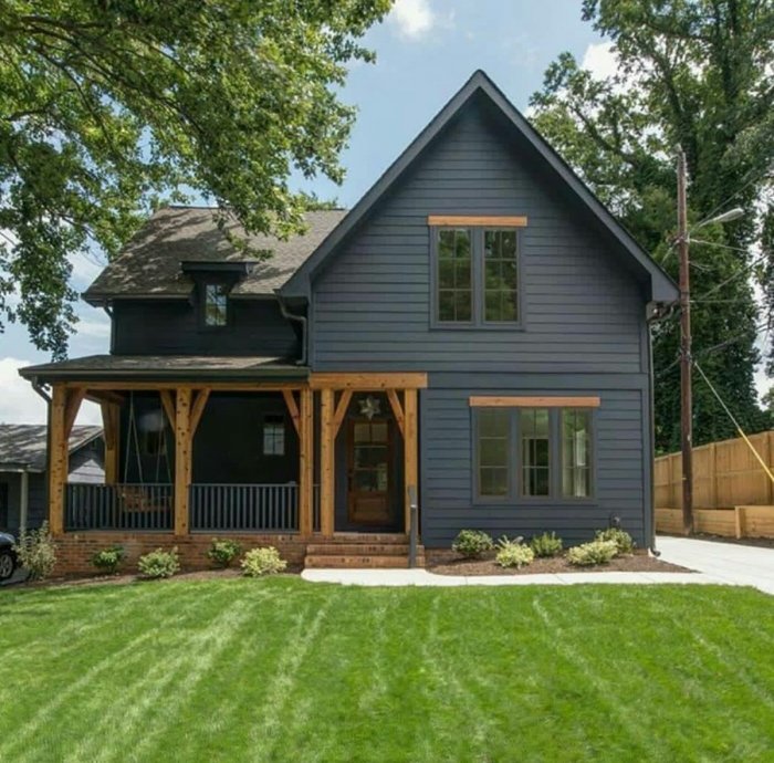 Темные фасады домов