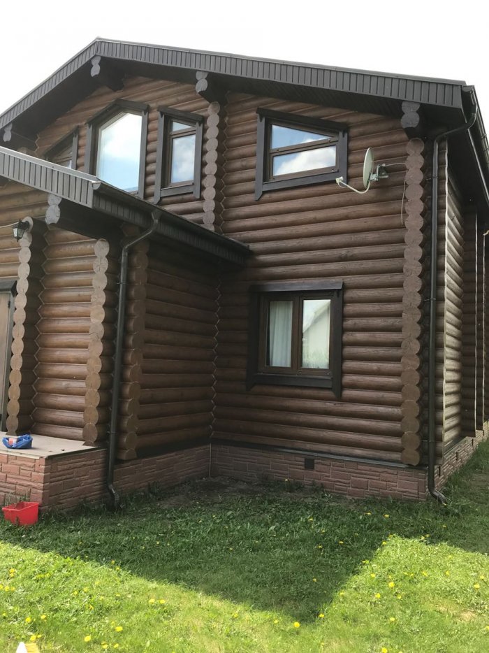 Бревенчатый дом покрашенный Осмо