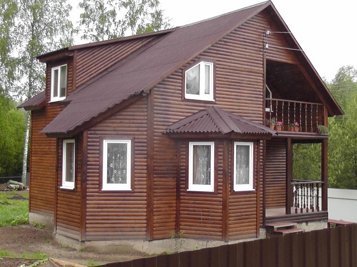 Коричневый дачный дом