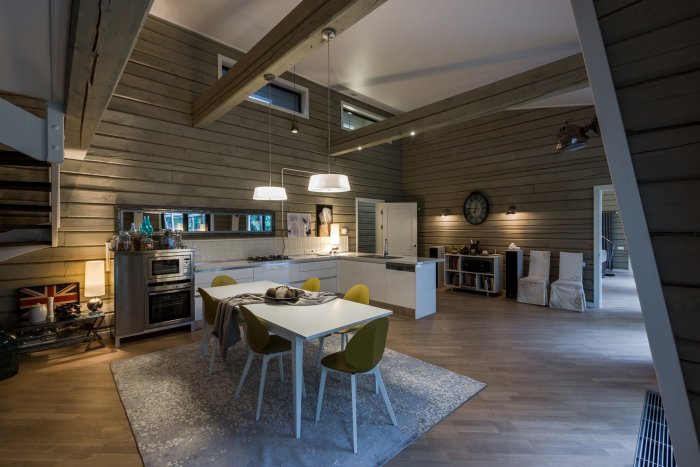Кухня в стиле лофт в доме из бруса
