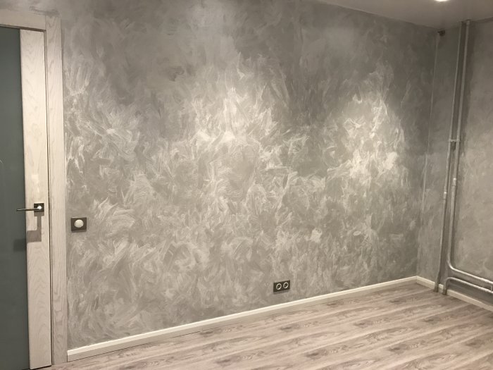 Фактурная штукатурка в комнате