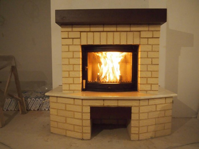 Камин из огнеупорного кирпича