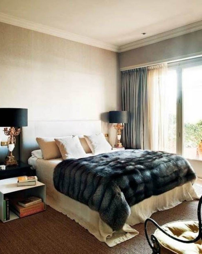 Покрывало в интерьере спальни