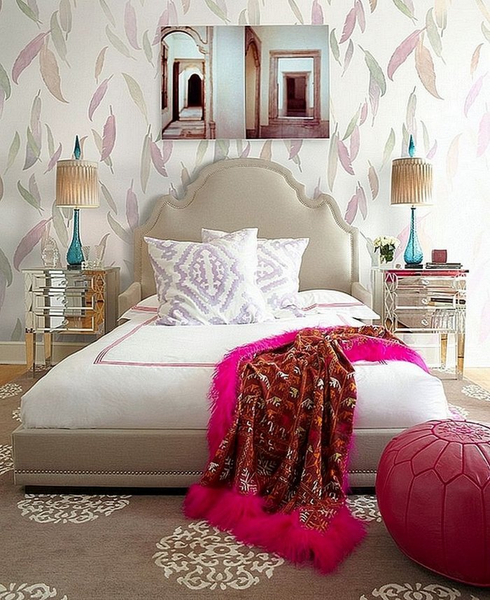 Спальни ярко розовых тонах