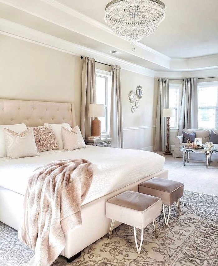 Спальня в пастельных тонах классика