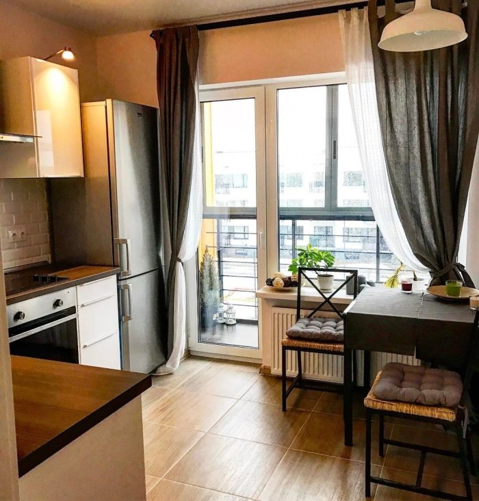 Планировка кухни с балконом