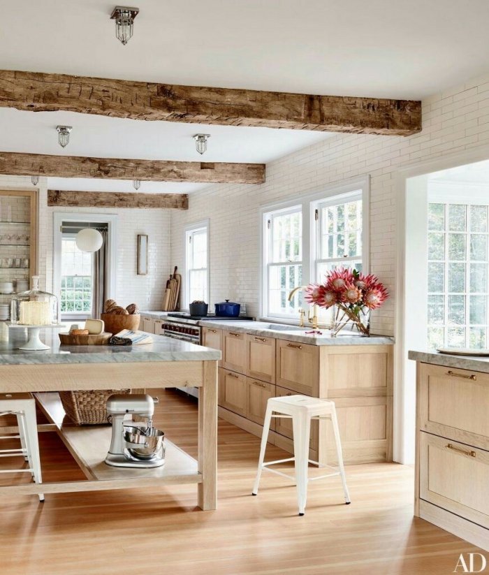 Потолочные балки на кухне