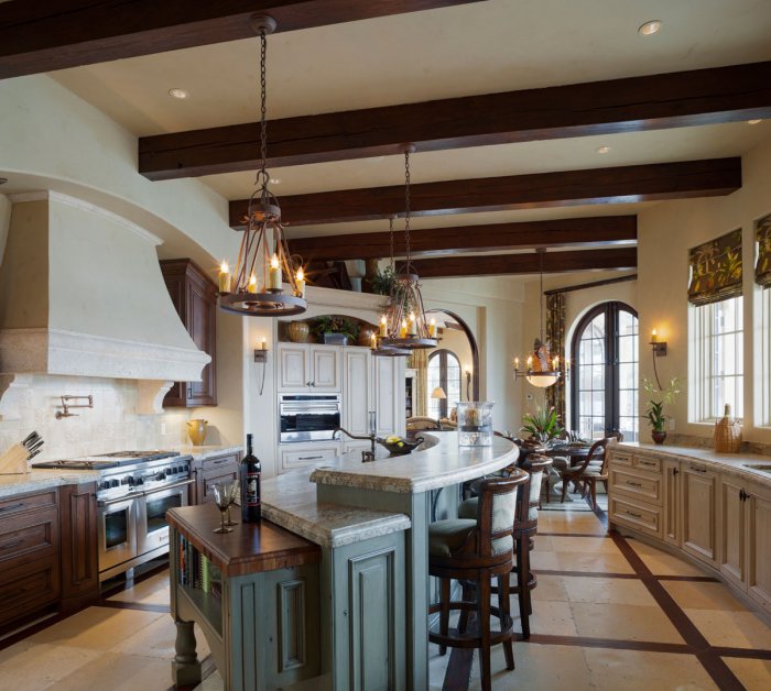 Балки на кухне на потолке