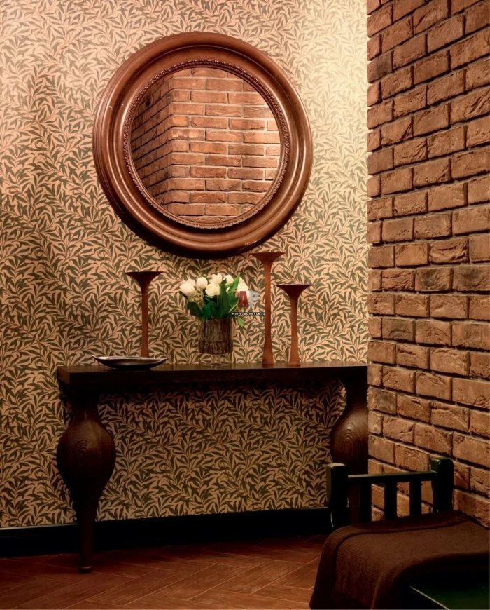Декоративный кирпич и обои сочетание