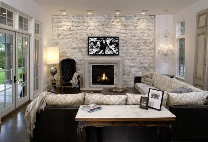 Гостиная с кирпичной стеной