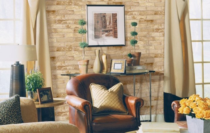 Сочетание кирпичиков и бамбуковые обоев в интерьере