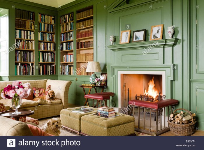 Гостиная с зеленым камином