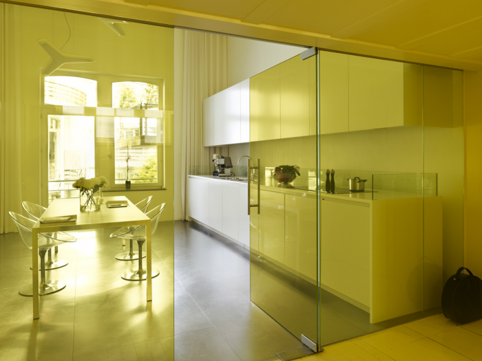 Раздвижная перегородка между кухней и гостиной