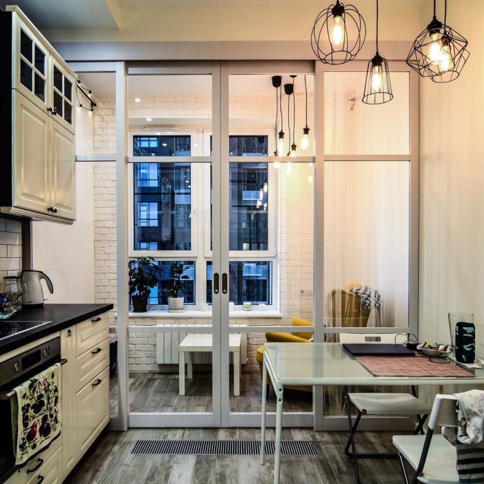 Кухня гостиная со стеклянной перегородкой