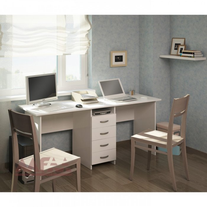 Письменный стол около окна