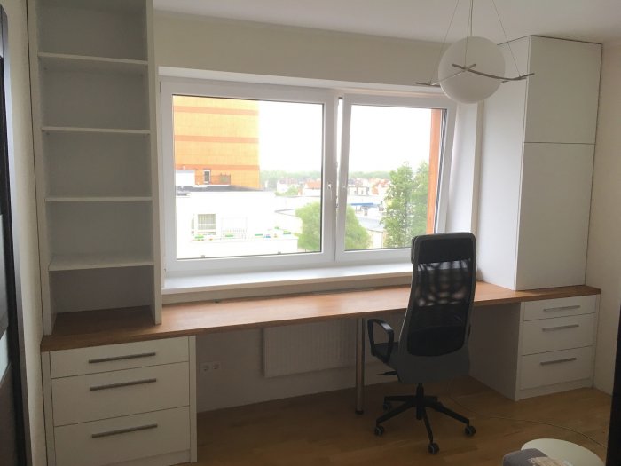 Письменный стол подоконник