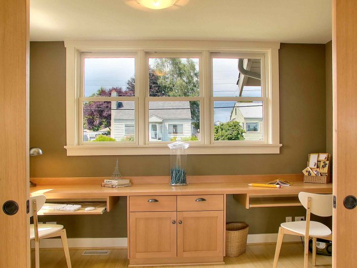 Стол для детской комнаты